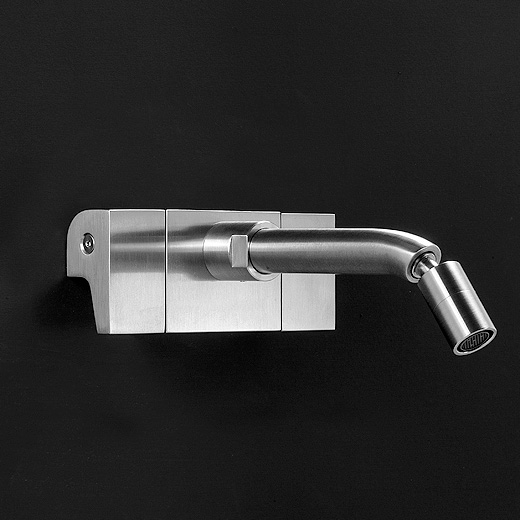 Смесители Настенный двухрычажный смеситель с настраиваемым краном. Длина 200 мм 