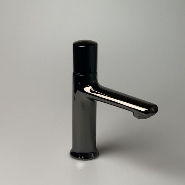 Однорычажный смеситель для раковины (излив 12 см), с донным клапаном, цвет глянцевый черный хром