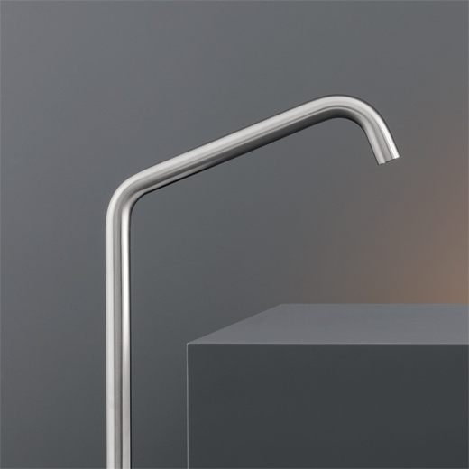 Комплектующие Отдельно стоящий кран для ванны. Высота: 680 мм NEU22 