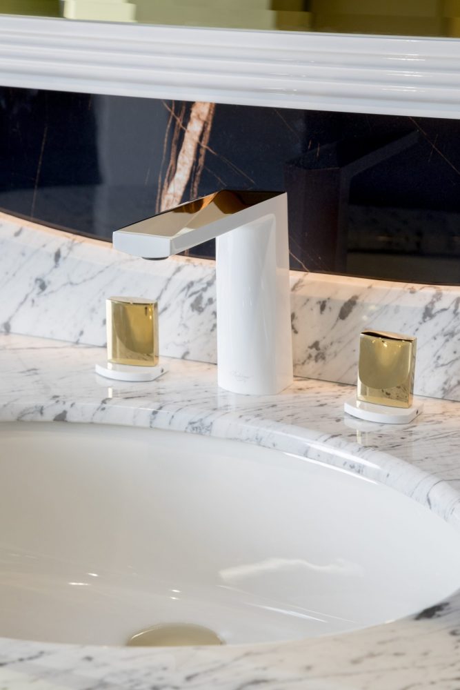 Смесители Смеситель врезной на 3 отверстия. белый-золото, ручка TOUCH 