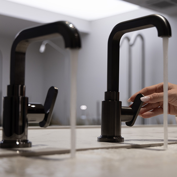 Смеситель для раковины высокий. излив 187 мм. донный клапан click-clack, цвет: БРАШИРОВАННЫЙ ЧЁРНЫЙ ХРОМ