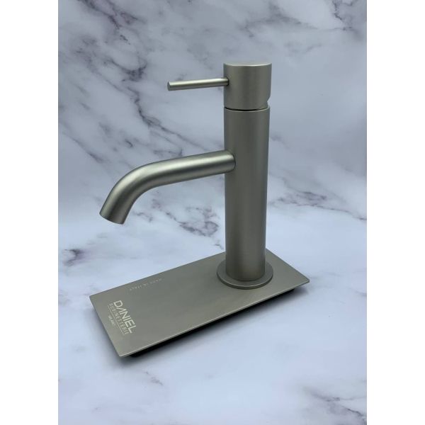 Однорычажный смеситель для раковины (излив 11,1 см), с донным клапаном, цвет матовый зачищенный никель