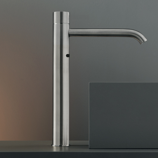 Смесители Настольный смеситель для раковины с датчиком присутствия. Высота 315 мм MIL17R 