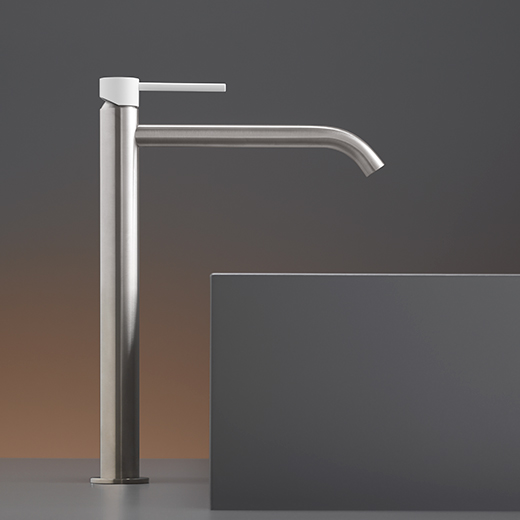 Смесители Настольный смеситель для раковины с цветной ручкой (открывается в холодной воде) 