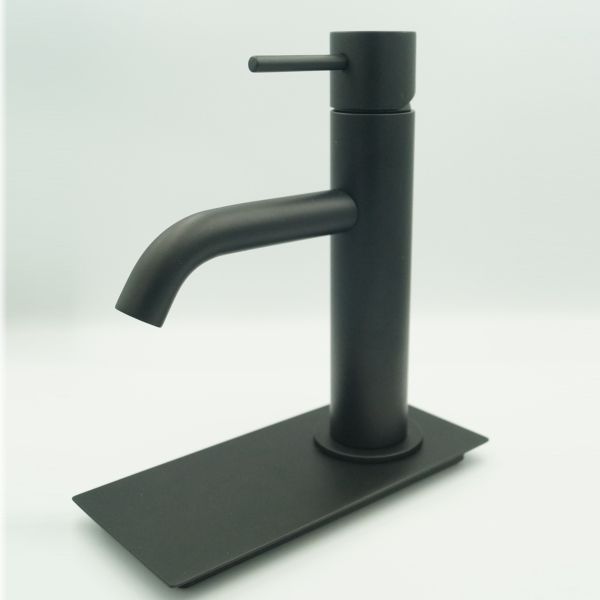 Однорычажный смеситель для раковины (излив 11,1 см), с донным клапаном, цвет черный матовый