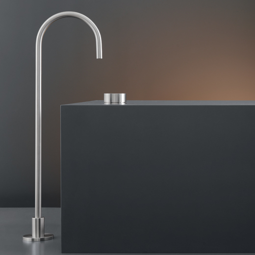 Комплектующие Отдельно стоящий кран для ванны. Высота: 750 мм FRE58 