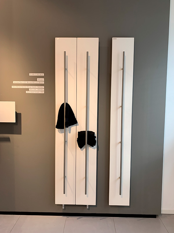 Полотенцесушитель TESO 25x150H см электрический, цвет BCOR, рейлинг хром