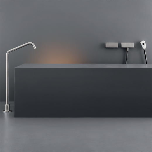 Комплектующие Отдельно стоящий кран для ванны. Высота: 680 мм NEU22 