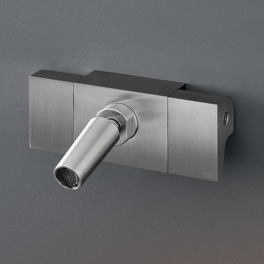 Смесители Настенный двухрычажный смеситель с настраиваемым краном. Длина 105 мм NEU15 