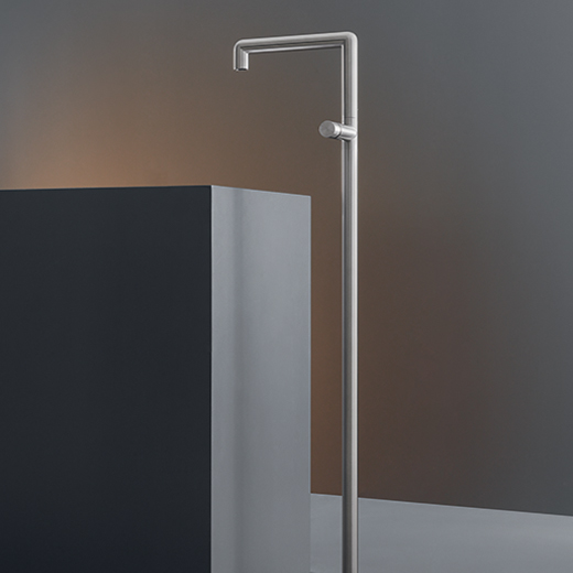 Смесители Отдельно стоящий смеситель для раковины с вращающимся краном. Высота 1100 мм 