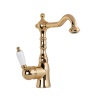 Смесители Gattoni Orta Смеситель для раковины с высоким изливом, с белой ручкой, с донным клапаном, цвет золото 24кт
