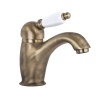 Смесители Gattoni Orta Смеситель для раковины с низким изливом, с белой ручкой, с донным клапаном, цвет бронза (Заказ по запросу!)